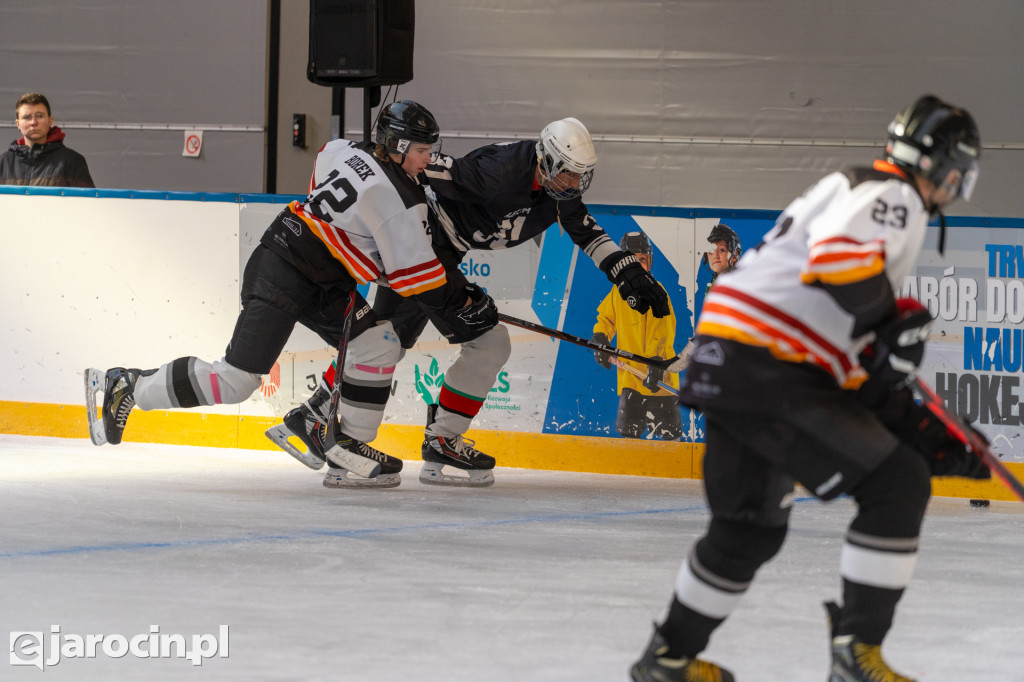 Hokejowe emocje na lodowisku w Jarocinie. Już po raz czwarty
