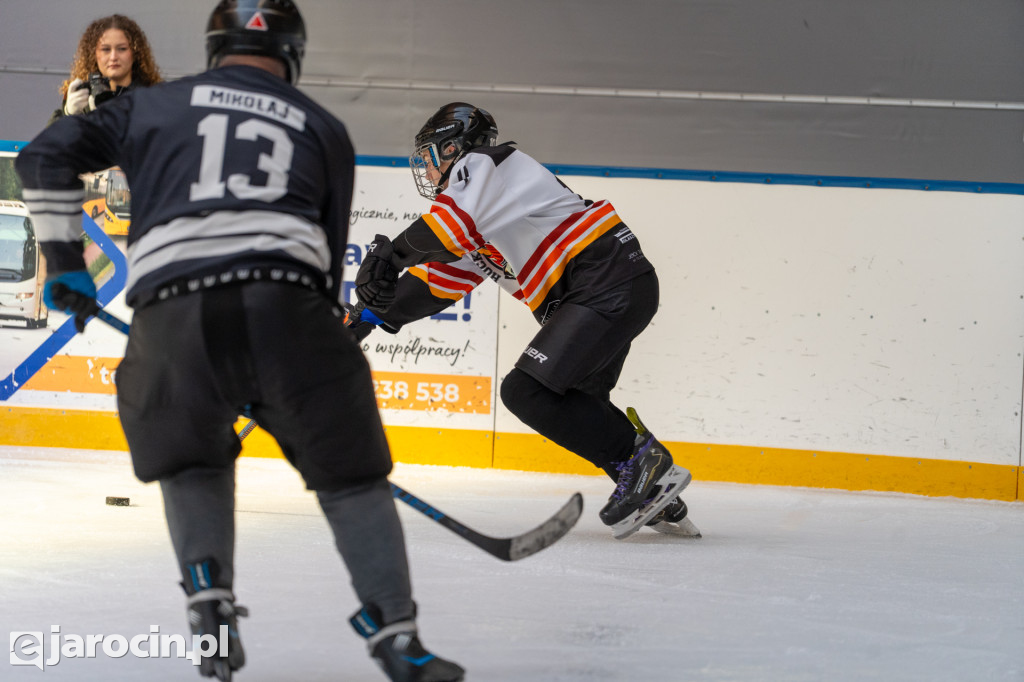 Hokejowe emocje na lodowisku w Jarocinie. Już po raz czwarty