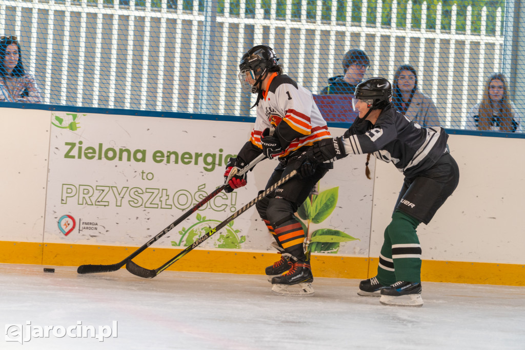 Hokejowe emocje na lodowisku w Jarocinie. Już po raz czwarty