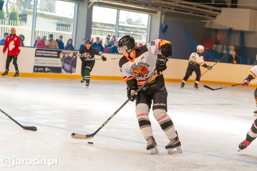 Hokejowe emocje na lodowisku w Jarocinie. Już po raz czwarty