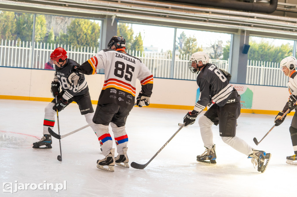 Hokejowe emocje na lodowisku w Jarocinie. Już po raz czwarty