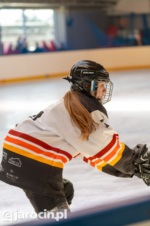 Hokejowe emocje na lodowisku w Jarocinie. Już po raz czwarty