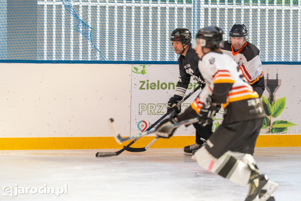Hokejowe emocje na lodowisku w Jarocinie. Już po raz czwarty