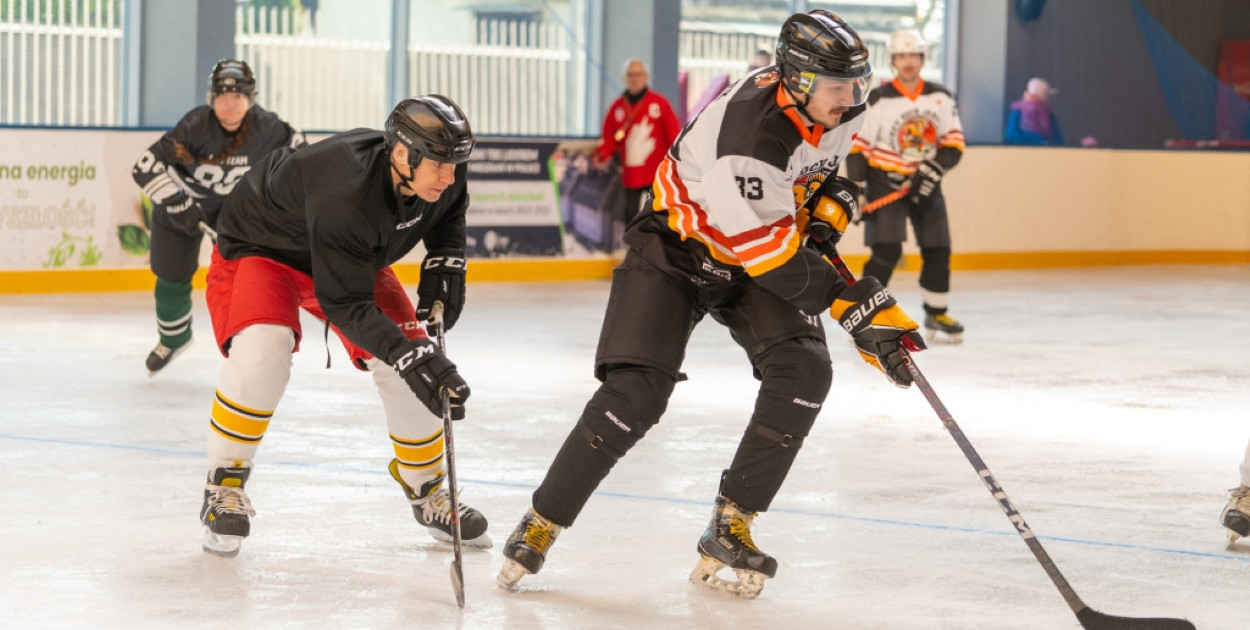 Hokejowe emocje na lodowisku w Jarocinie. Już po raz czwarty
