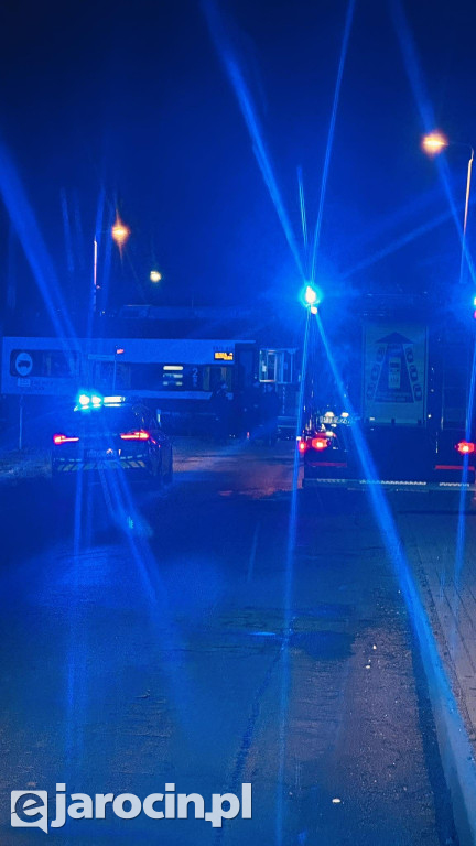 Zderzenie pociągu i samochodu osobowego na przejeździe kolejowym przy ul. Siedlemińskiej w Jarocinie