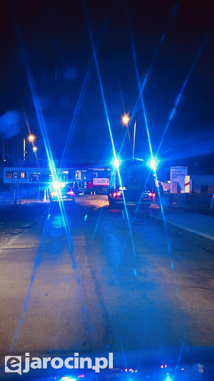 Zderzenie pociągu i samochodu osobowego na przejeździe kolejowym przy ul. Siedlemińskiej w Jarocinie