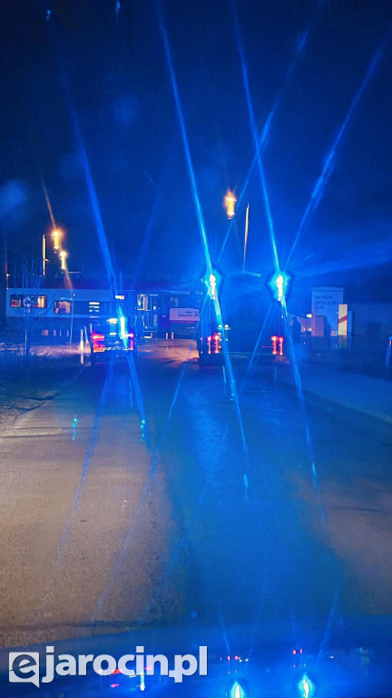 Zderzenie pociągu i samochodu osobowego na przejeździe kolejowym przy ul. Siedlemińskiej w Jarocinie