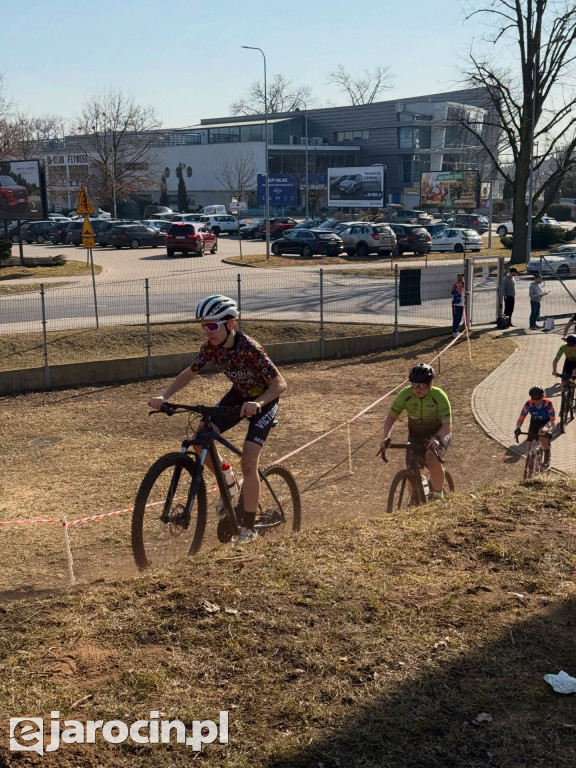 Zawodnicy Victorii Jarocin na starcie w Kaliszu