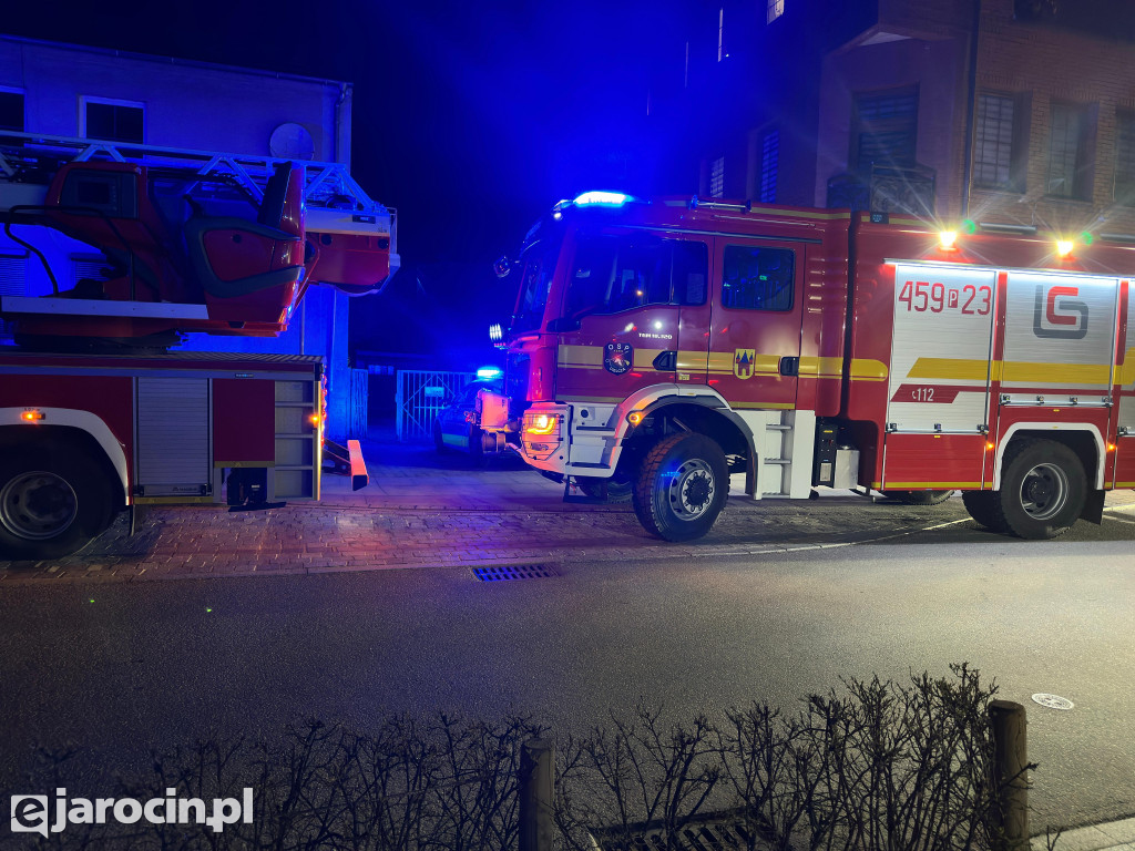 Pożar w piwnicy przy ul. Paderewskiego w Jarocinie
