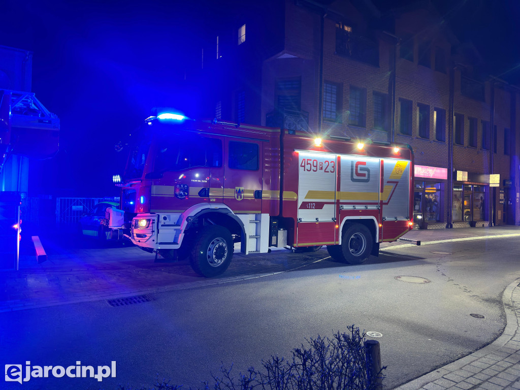 Pożar w piwnicy przy ul. Paderewskiego w Jarocinie
