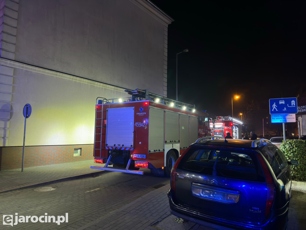 Pożar w piwnicy przy ul. Paderewskiego w Jarocinie