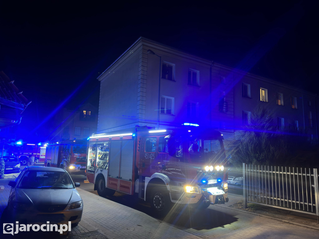 Pożar w piwnicy przy ul. Paderewskiego w Jarocinie