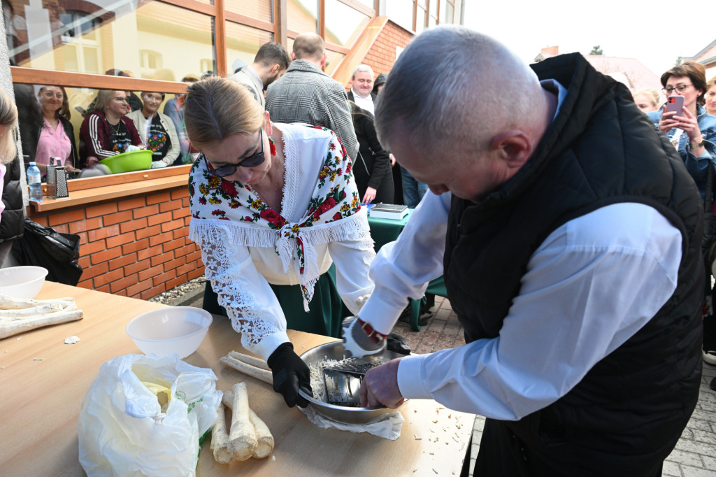 Chrzan stolicą najlepszych potraw chrzanowych i tarcia chrzanu