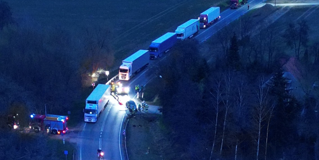 Zderzenie samochodu osobowego z ciężarowym w Witaszycach
