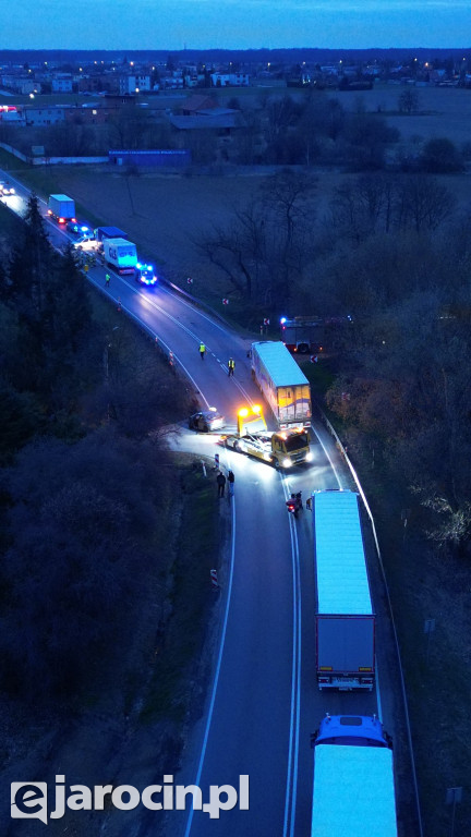 Zderzenie samochodu osobowego z ciężarowym w Witaszycach