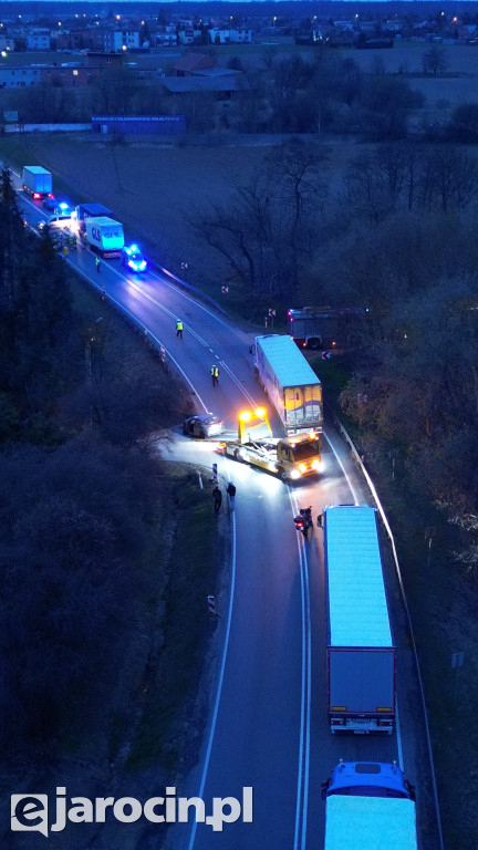 Zderzenie samochodu osobowego z ciężarowym w Witaszycach
