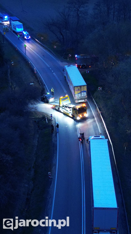 Zderzenie samochodu osobowego z ciężarowym w Witaszycach