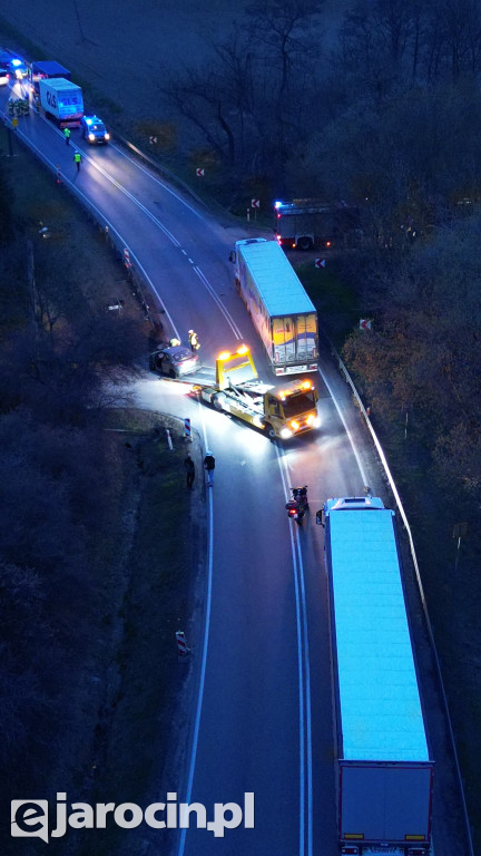 Zderzenie samochodu osobowego z ciężarowym w Witaszycach