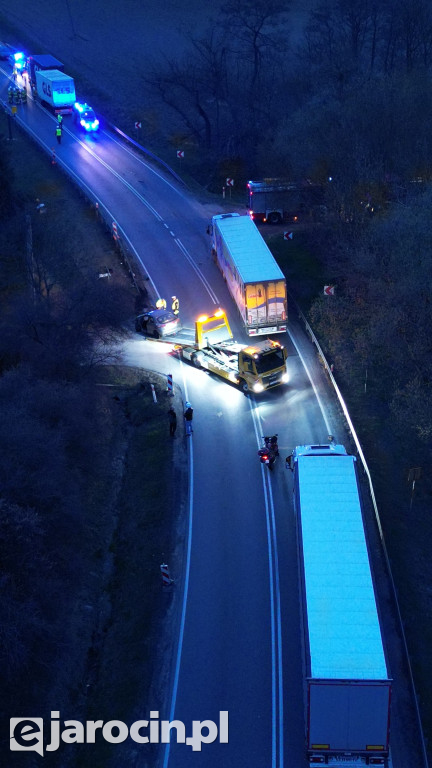 Zderzenie samochodu osobowego z ciężarowym w Witaszycach
