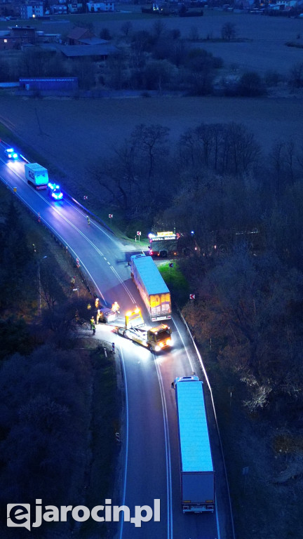 Zderzenie samochodu osobowego z ciężarowym w Witaszycach