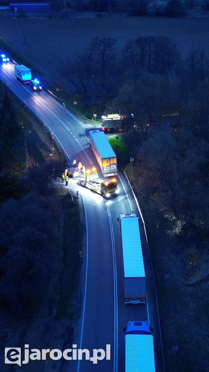 Zderzenie samochodu osobowego z ciężarowym w Witaszycach