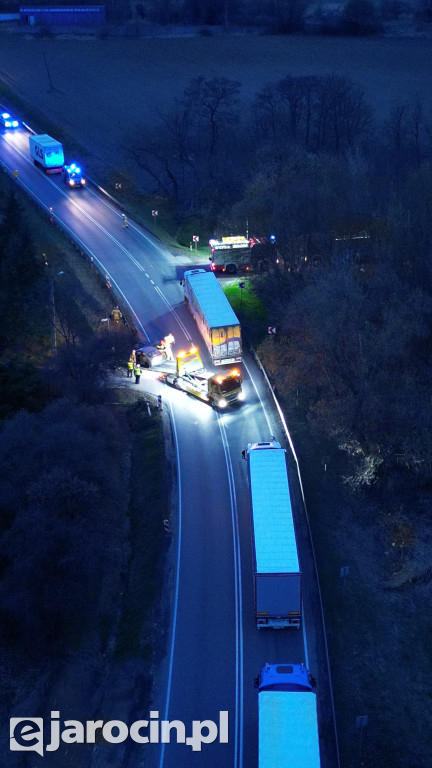 Zderzenie samochodu osobowego z ciężarowym w Witaszycach