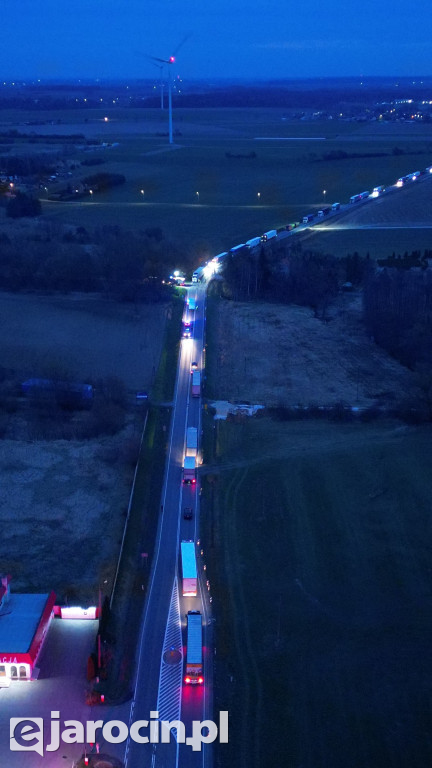 Zderzenie samochodu osobowego z ciężarowym w Witaszycach