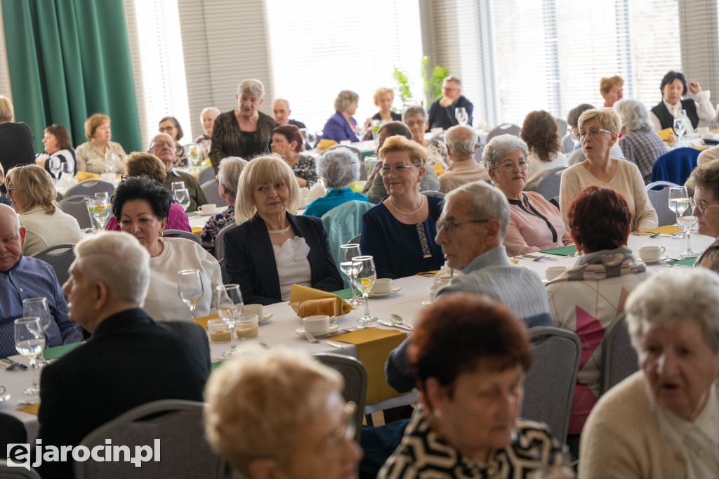 Śniadanie Wielkanoce dla seniorów i osób samotnych