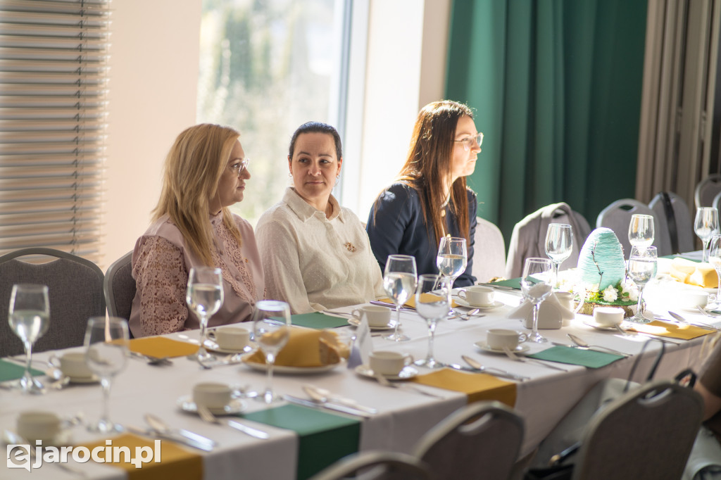 Śniadanie Wielkanoce dla seniorów i osób samotnych