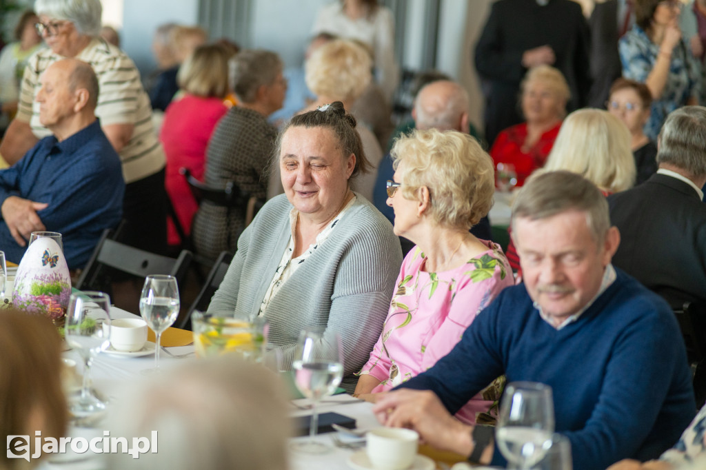 Śniadanie Wielkanoce dla seniorów i osób samotnych