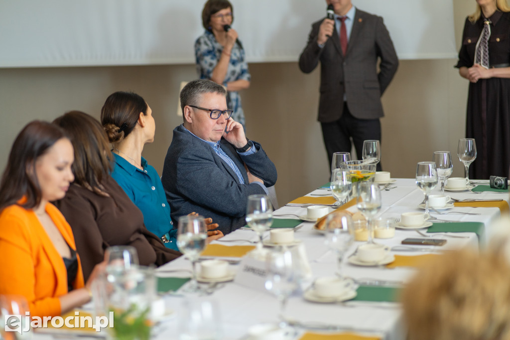 Śniadanie Wielkanoce dla seniorów i osób samotnych