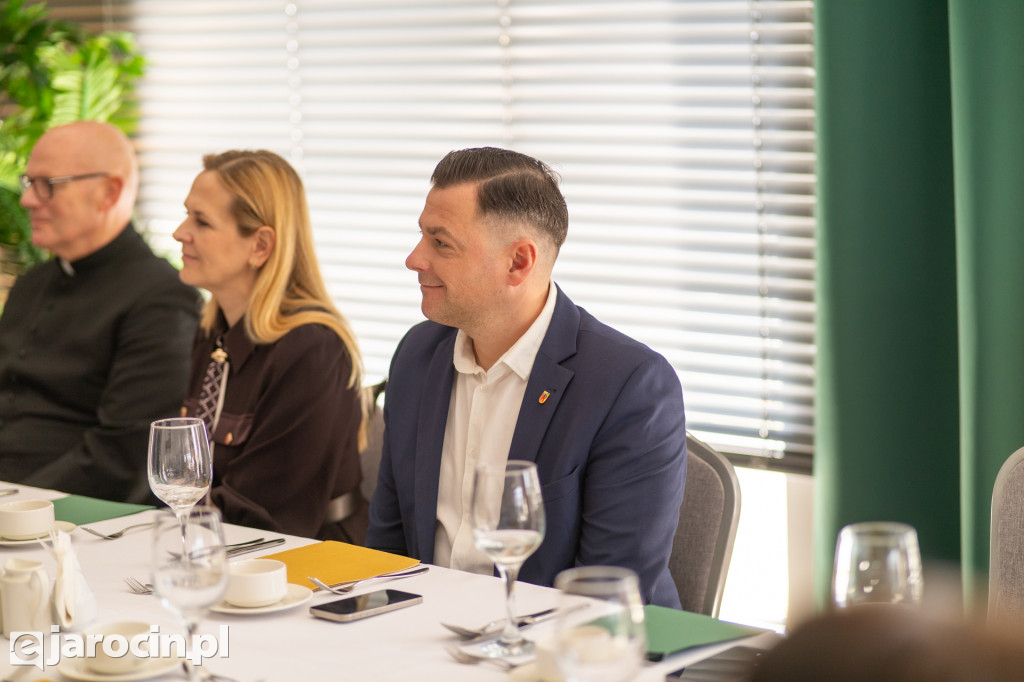 Śniadanie Wielkanoce dla seniorów i osób samotnych