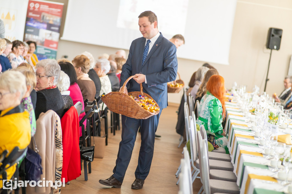 Śniadanie Wielkanoce dla seniorów i osób samotnych
