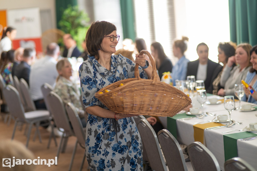 Śniadanie Wielkanoce dla seniorów i osób samotnych