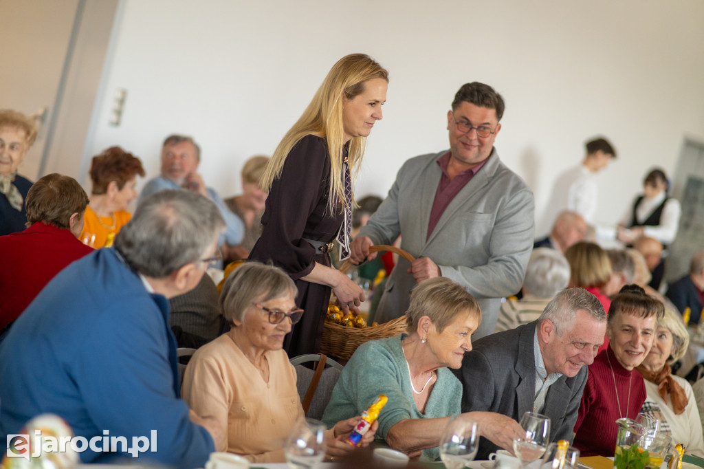 Śniadanie Wielkanoce dla seniorów i osób samotnych