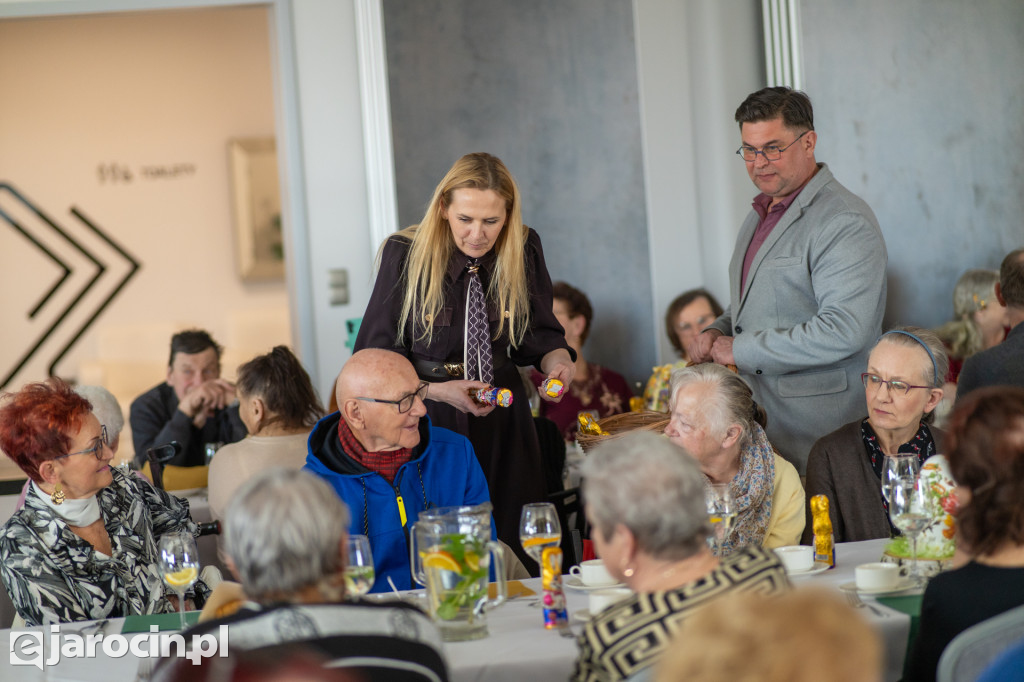 Śniadanie Wielkanoce dla seniorów i osób samotnych