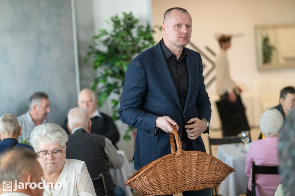 Śniadanie Wielkanoce dla seniorów i osób samotnych