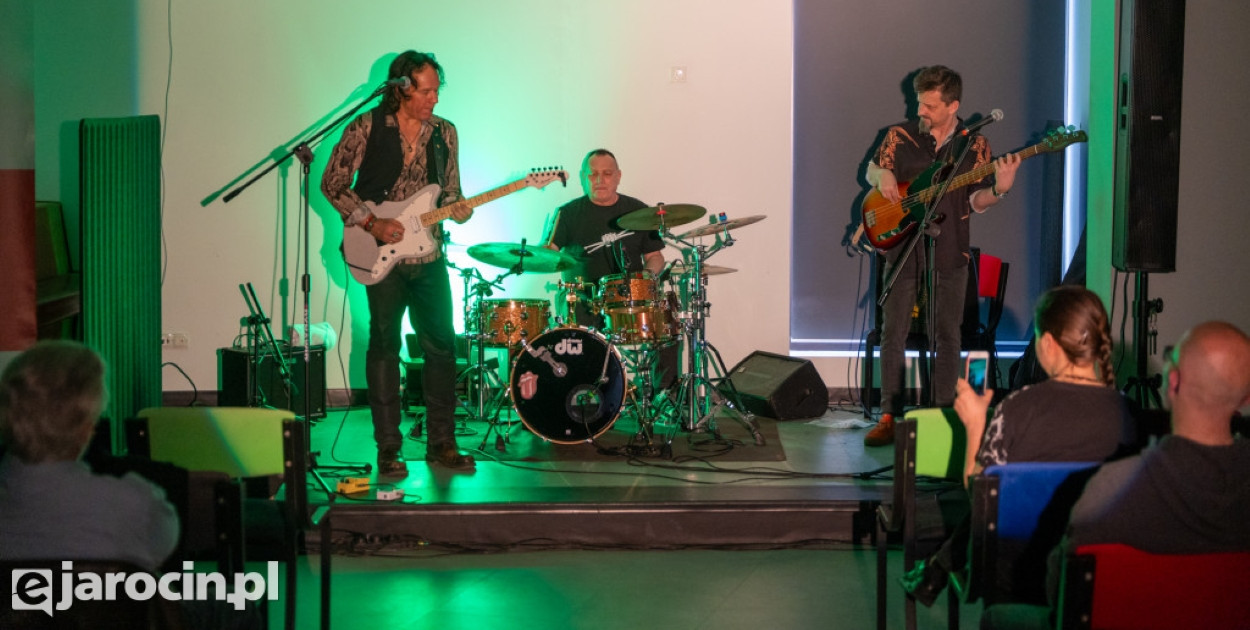 Muzyczna Kamienica: Wolf Mail Band