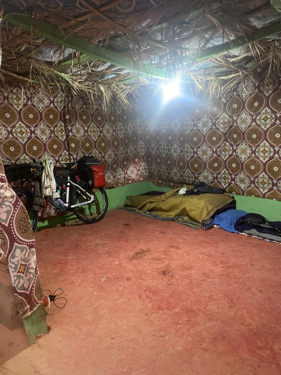 Afryka na dwóch kółkach. Jacek Ratajczak jedzie aż do Dakaru