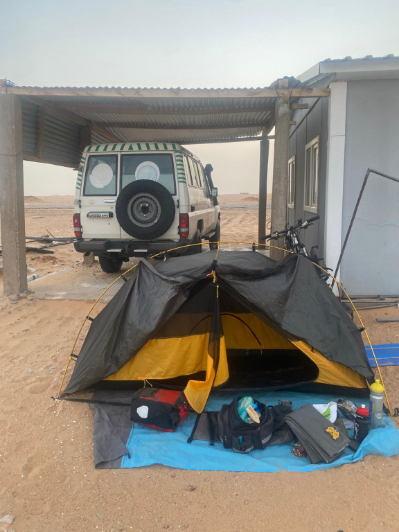 Afryka na dwóch kółkach. Jacek Ratajczak jedzie aż do Dakaru