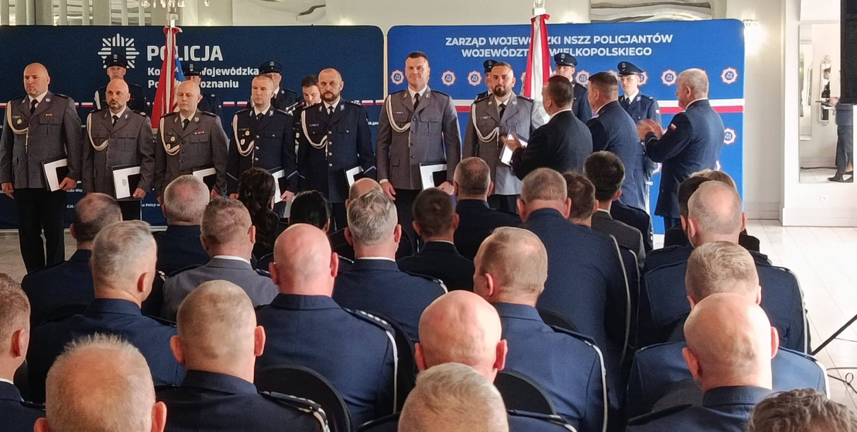 Policyjny bohater z Jarocina doceniony „Kryształową Gwiazdą” za ratowanie życia