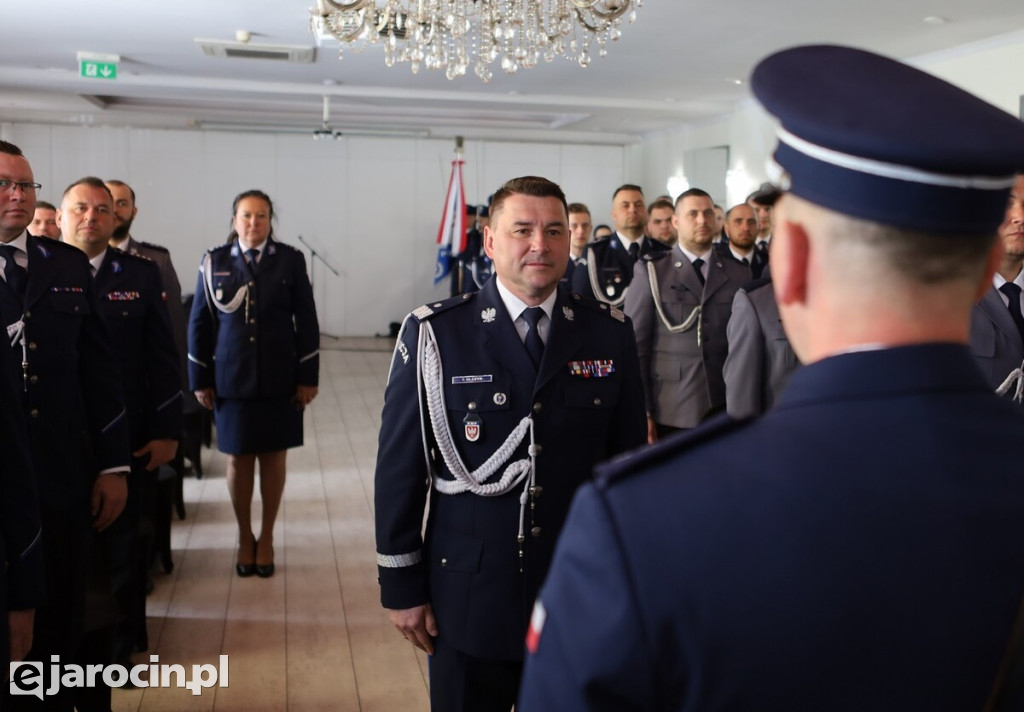 Policyjny bohater z Jarocina doceniony „Kryształową Gwiazdą” za ratowanie życia