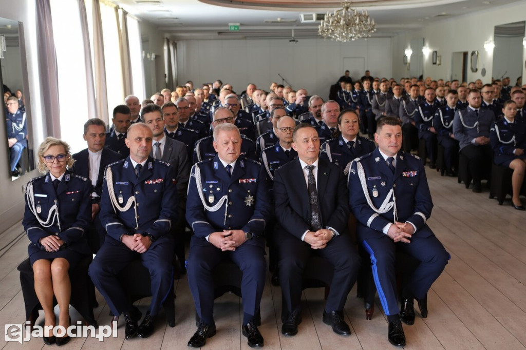 Policyjny bohater z Jarocina doceniony „Kryształową Gwiazdą” za ratowanie życia