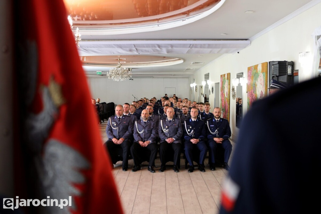 Policyjny bohater z Jarocina doceniony „Kryształową Gwiazdą” za ratowanie życia