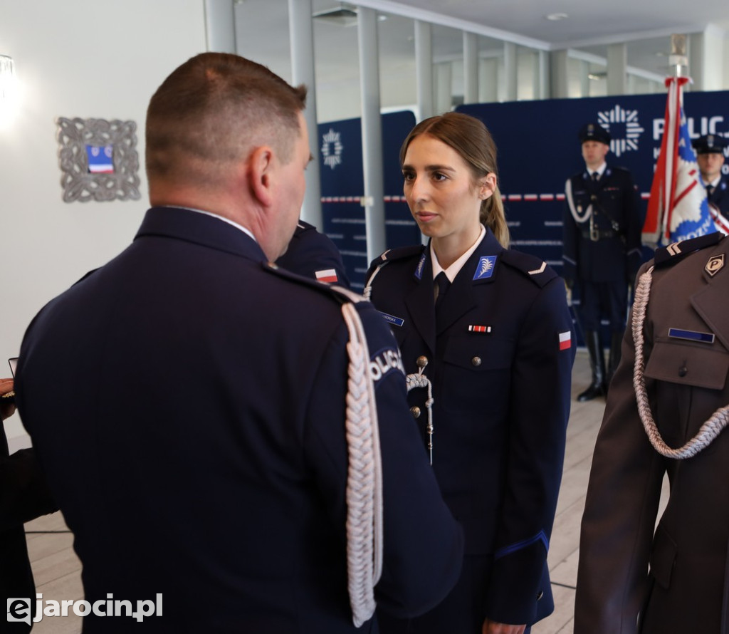 Policyjny bohater z Jarocina doceniony „Kryształową Gwiazdą” za ratowanie życia