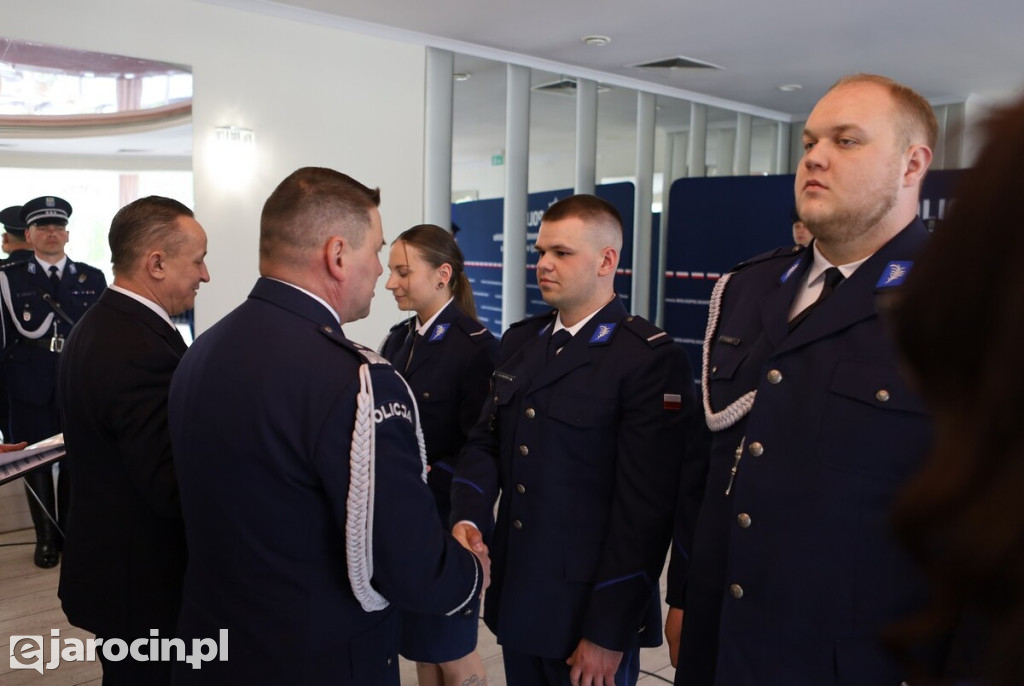 Policyjny bohater z Jarocina doceniony „Kryształową Gwiazdą” za ratowanie życia