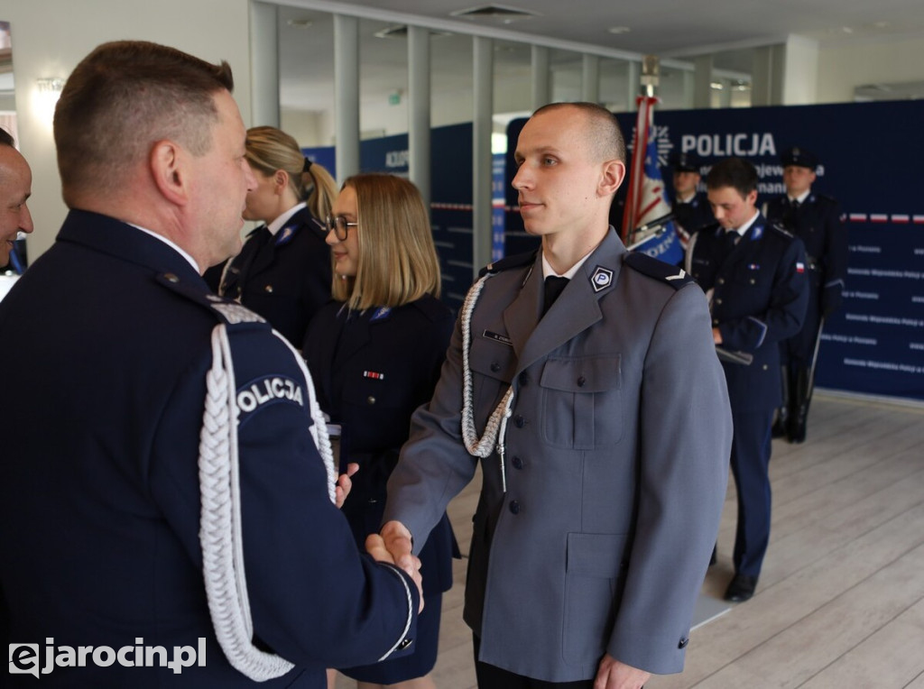 Policyjny bohater z Jarocina doceniony „Kryształową Gwiazdą” za ratowanie życia