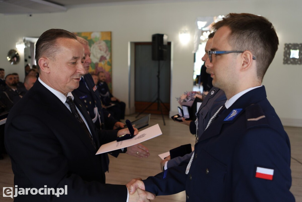 Policyjny bohater z Jarocina doceniony „Kryształową Gwiazdą” za ratowanie życia