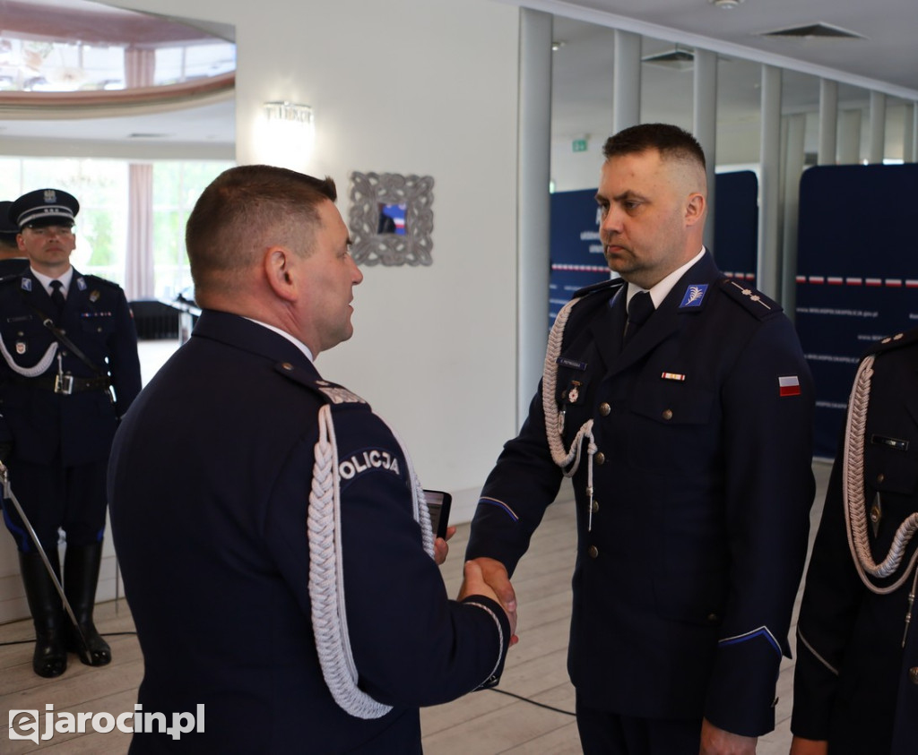 Policyjny bohater z Jarocina doceniony „Kryształową Gwiazdą” za ratowanie życia