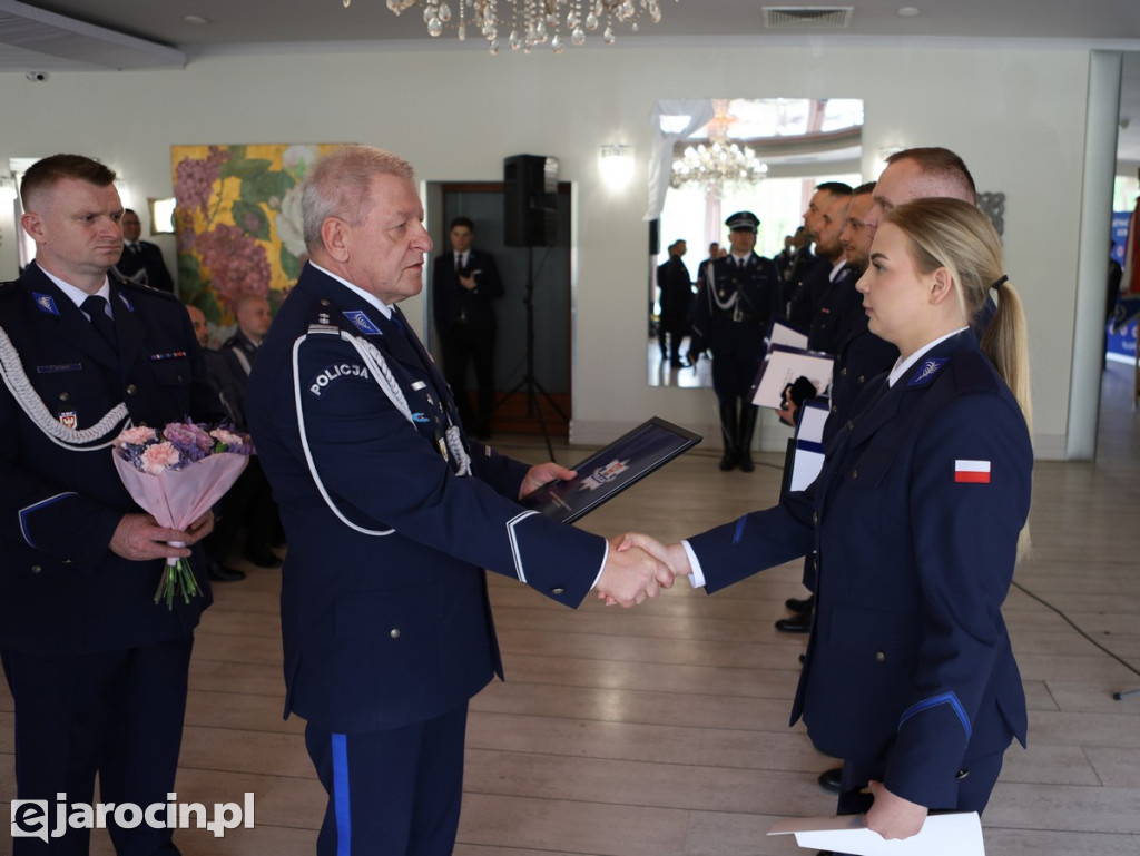 Policyjny bohater z Jarocina doceniony „Kryształową Gwiazdą” za ratowanie życia